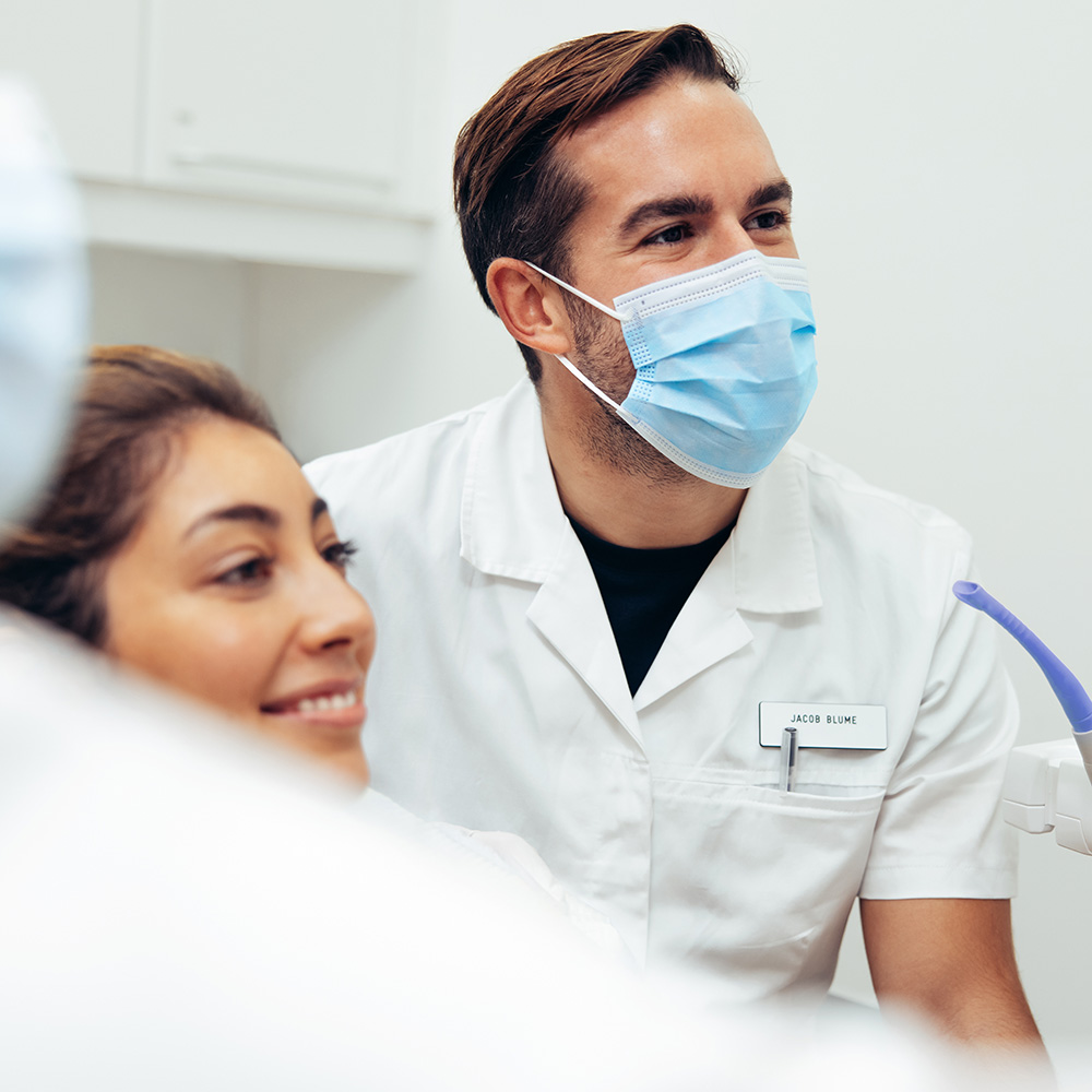 Diş hekimi Onur Kılıç muayene